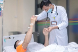 Trời lạnh, người đàn ông 34 tuổi tuổi bị đột quỵ khi đang chơi bóng bàn