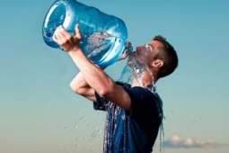 Sức khỏe đời sống - 4 thói quen tưởng vô hại nhưng khiến bàng quang "kêu cứu", tiểu đêm liên tục