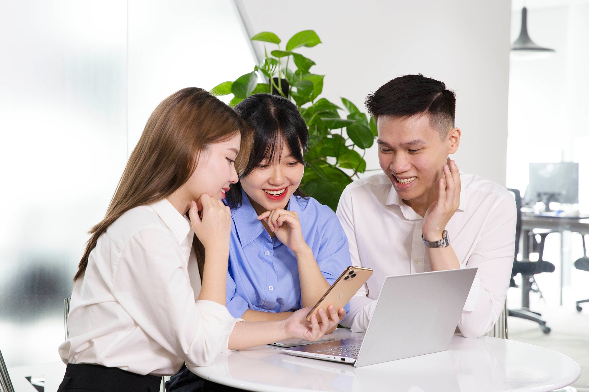 Lịch ưu đãi 50% các dịch vụ trên Agribank E-Mobile Mobile dành tặng cho tất cả khách hàng.