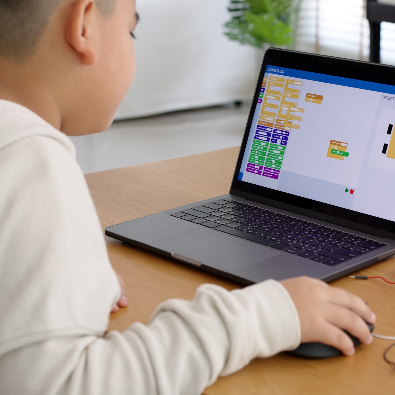 Trẻ làm quen với lập trình ngay từ cấp 1