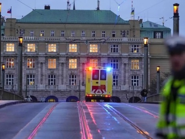 Thế giới - Xả súng kinh hoàng giữa trung tâm châu Âu, gần 40 người thương vong