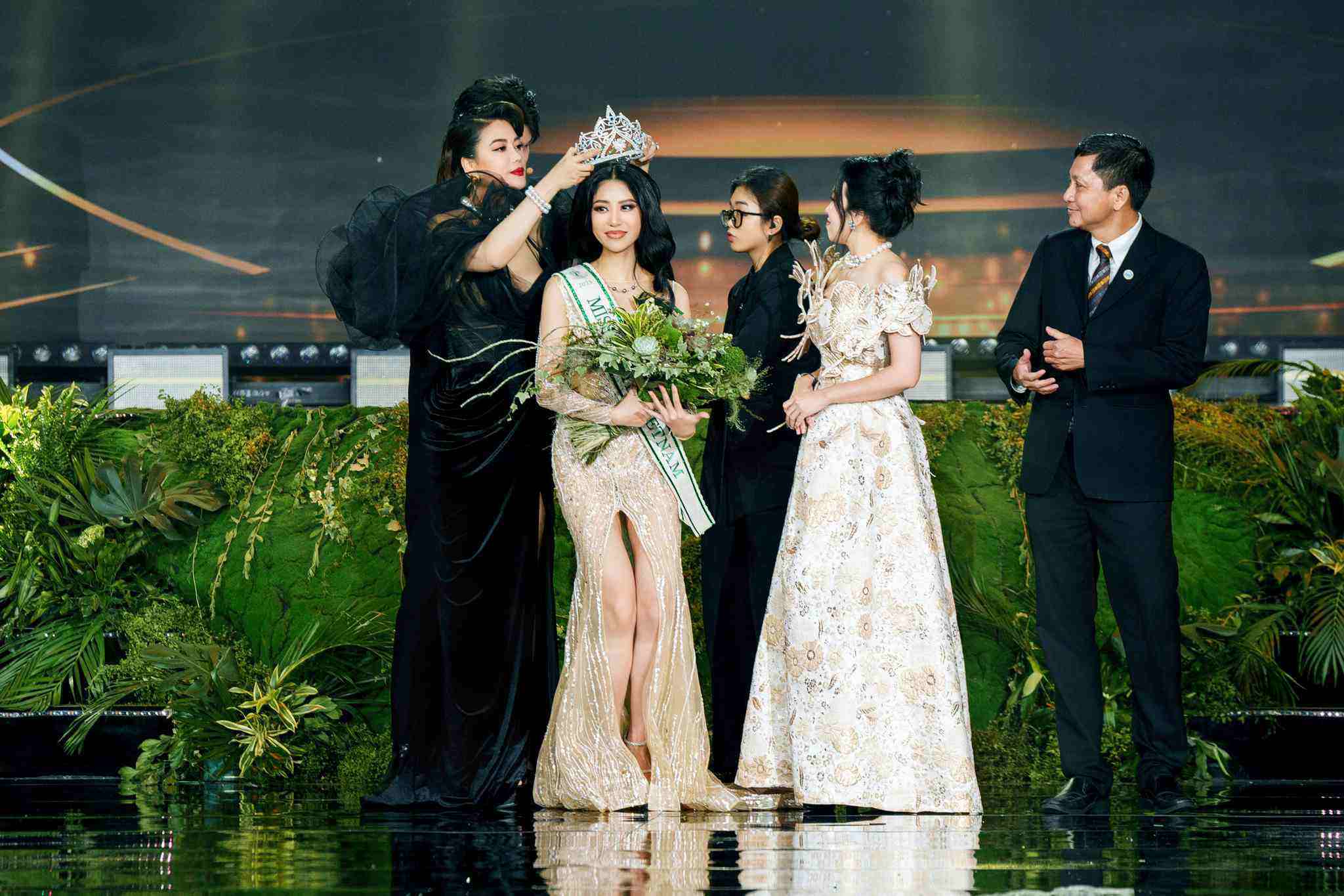 Đại diện Việt từng bị Trương Ngọc Ánh đánh giá thấp trở thành Miss Earth Water 2023 - 1