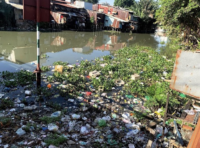 Nhiều đoạn kênh Xuyên Tâm bị ô nhiễm nghiêm trọng