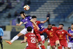 Video bóng đá Hà Nội - Hà Tĩnh: Đòn đau phút 23, ngoại binh cứu rỗi (V-League)