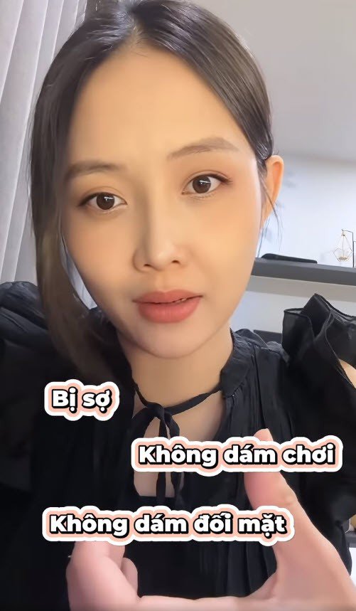 Một lần đến trường mẫu giáo của con, mẹ bỉm đau lòng phát hiện con gái chỉ biết khóc và sợ - 3