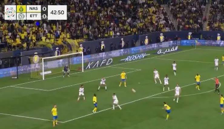 Telles vuốt mu tầm xa rất đẹp mắt đưa Al Nassr vượt lên