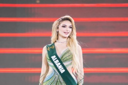 Làm đẹp - Vẻ đẹp như "búp bê sống" của nữ MC 18 tuổi vừa đăng quang Miss Earth 2023