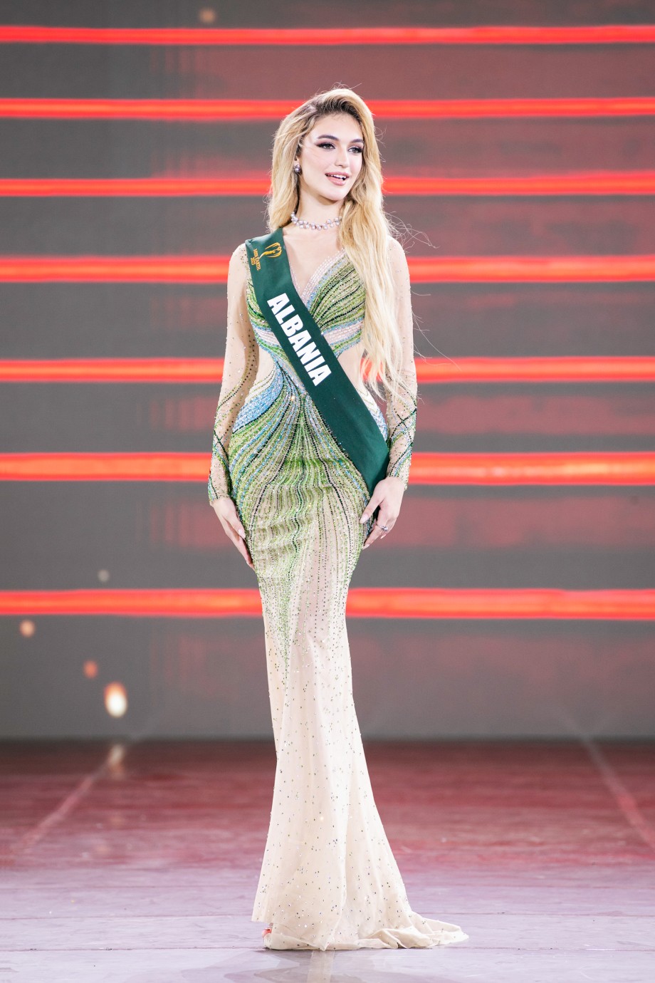 Nhan sắc xinh đẹp của tân Hoa hậu Trái đất 2023.