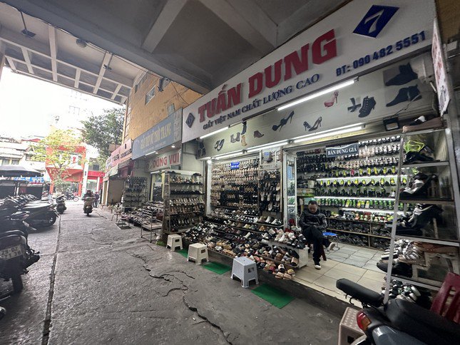 Cảnh khác lạ ở những khu chợ nổi tiếng nhất Hà Nội - 3