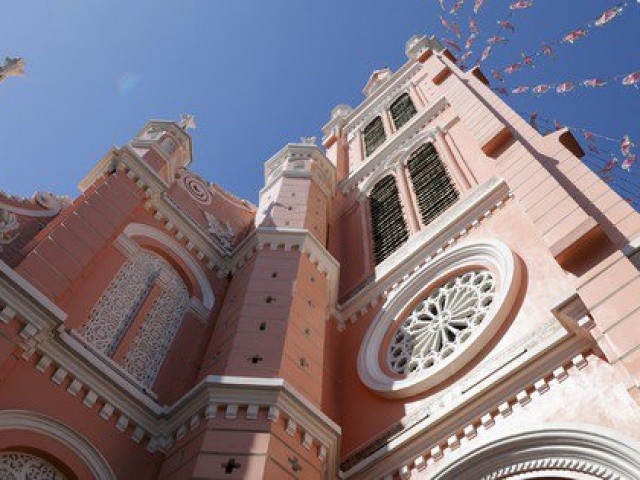 Chiêm ngưỡng kiến trúc nhà thờ màu hồng độc nhất ở TPHCM vừa lọt top điểm đến đẹp nhất thế giới