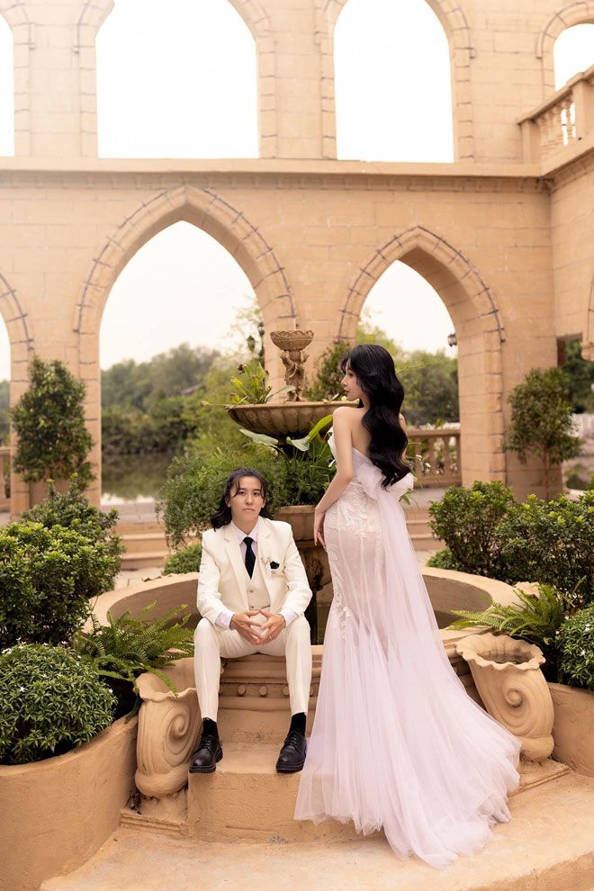 Say mê nhau từ cái nhìn đầu tiên, hai cô gái tung cảnh cưới đẹp như mơ - 4