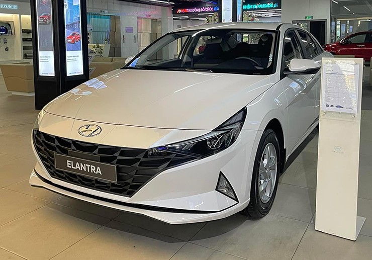 Đại lý "xả kho" Hyundai Elantra, giảm giá tới 70 triệu đồng - 1