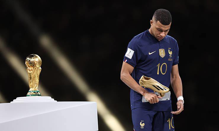 Mbappe kết thúc năm 2022 với sự&nbsp;chói sáng ở World Cup nhưng ĐT Pháp không chạm tay vào cúp vàng
