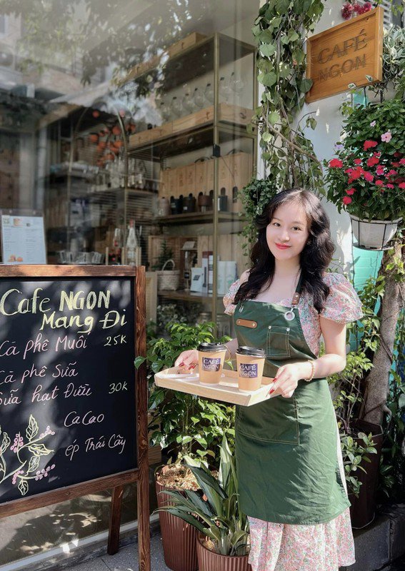 "Bà Tưng" bất ngờ xuất hiện đi bán cafe, vóc dáng miễn bàn - 3