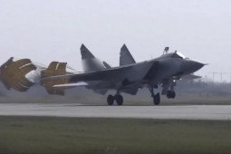 Tiêm kích MiG-31 của Nga mang tên lửa siêu vượt âm Kinzhal tới vùng Kaliningrad