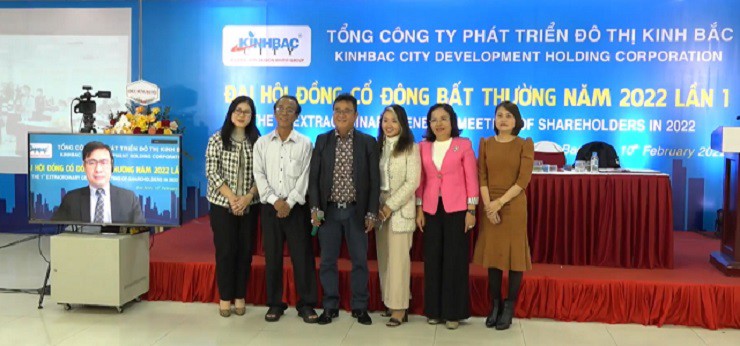 Đặng Nguyễn Quỳnh Anh (thứ 3 từ phải sang), con gái ông Đặng Thành Tâm được bầu Thành viên HĐQT KBC. Ảnh chụp màn hình