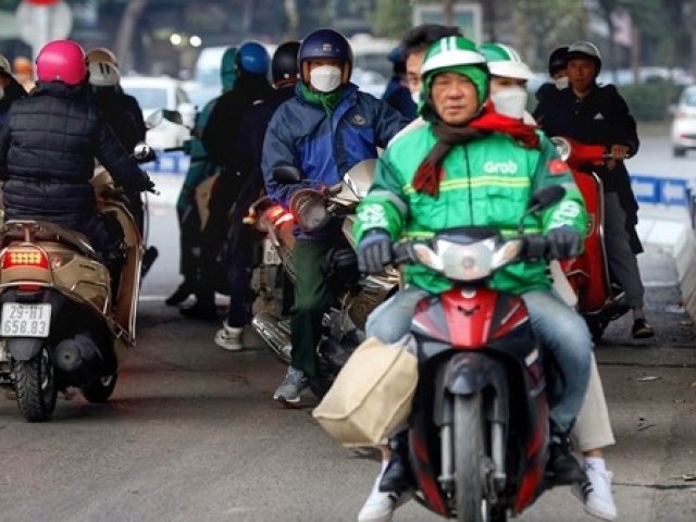 Tin tức trong ngày - Ngã Tư Sở lại có phân luồng mới, giao thông hỗn loạn, người dân quay xe chạy ngược chiều