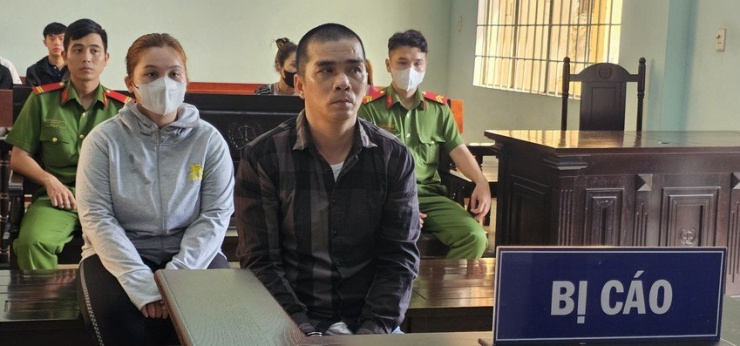 Hai bị cáo Nguyễn Thảo Nguyên và Lê Văn Bậm tại phiên xét xử vào tháng 11-2023. Ảnh: SONG MAI