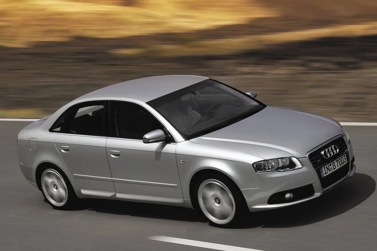 Audi S4 là một ô tô cũ hoàn hảo với những ai tìm kiếm hiệu suất và ngân sách tiết kiệm. Ảnh: Carbuzz.