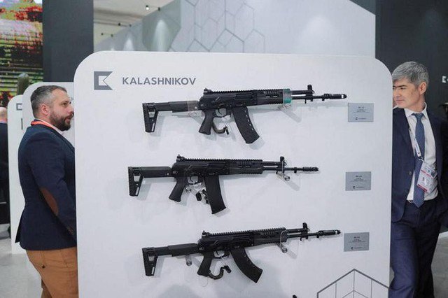 Vũ khí Nga được trưng bày tại một triển lãm quốc phòng ở Các tiểu vương quốc Ả Rập Thống nhất. Ảnh: Reuters