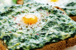 Đàn ông - Phái mạnh ăn rau bina chiên trứng sẽ cơ thể và trí não khỏe mạnh hơn ở tuổi trung niên