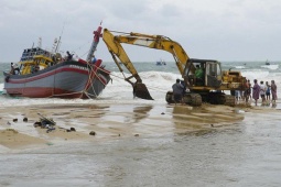 Tin tức trong ngày - Sau 2 ngày tìm kiếm vẫn chưa thấy 5 ngư dân Phú Yên mất tích trên biển