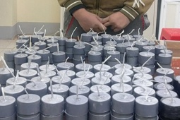 Pháp luật - Đang đưa 103 quả pháo nổ “khủng" tự chế đi tiêu thụ thì bị bắt giữ