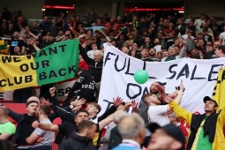 Bóng đá - Neville chỉ trích MU là "sự ô nhục", fan "Quỷ đỏ" nghi ngờ tỷ phú Anh