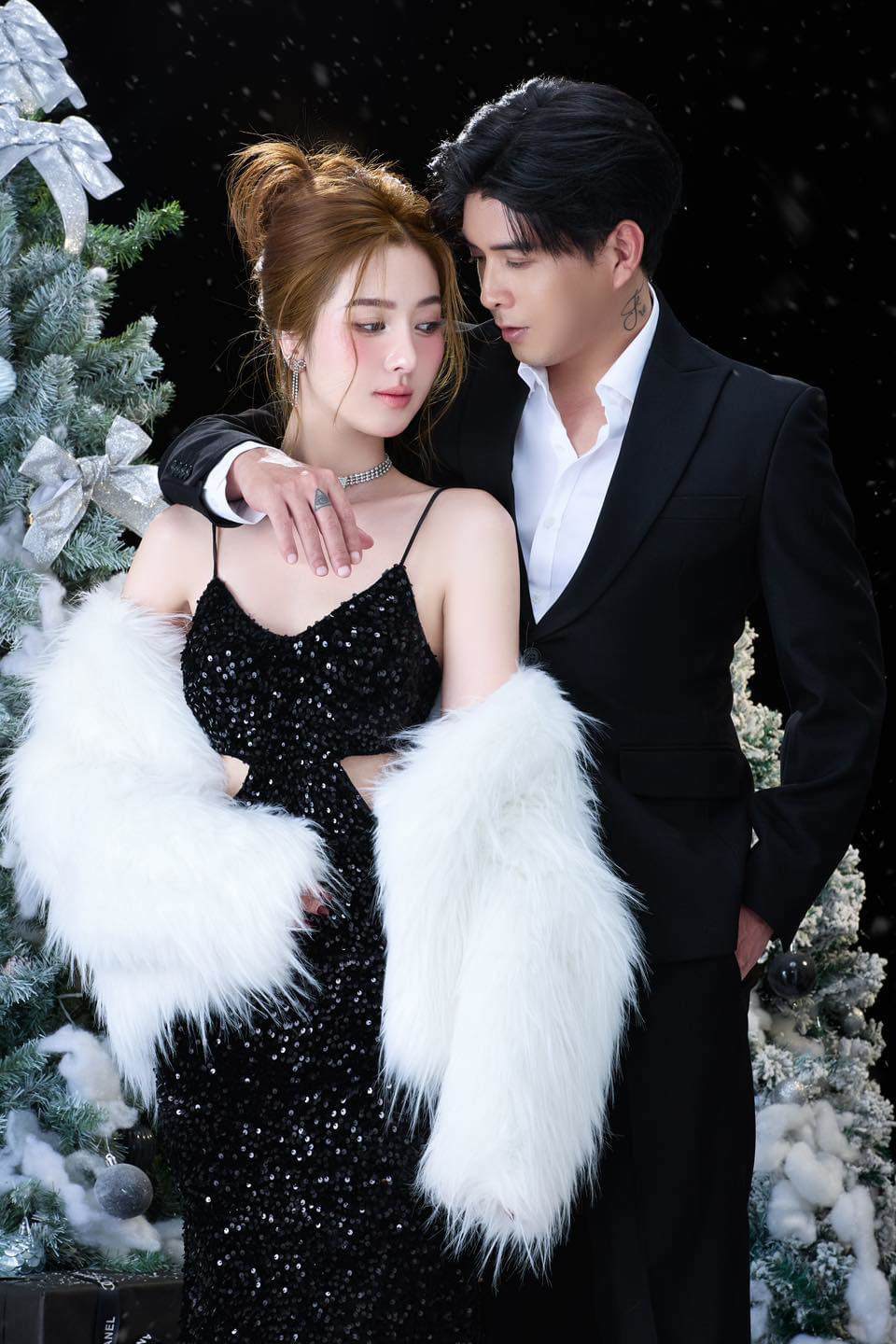 Hồ Quang Hiếu và vợ trong bộ ảnh đón Giáng sinh mới được đăng tải trên trang cá nhân.