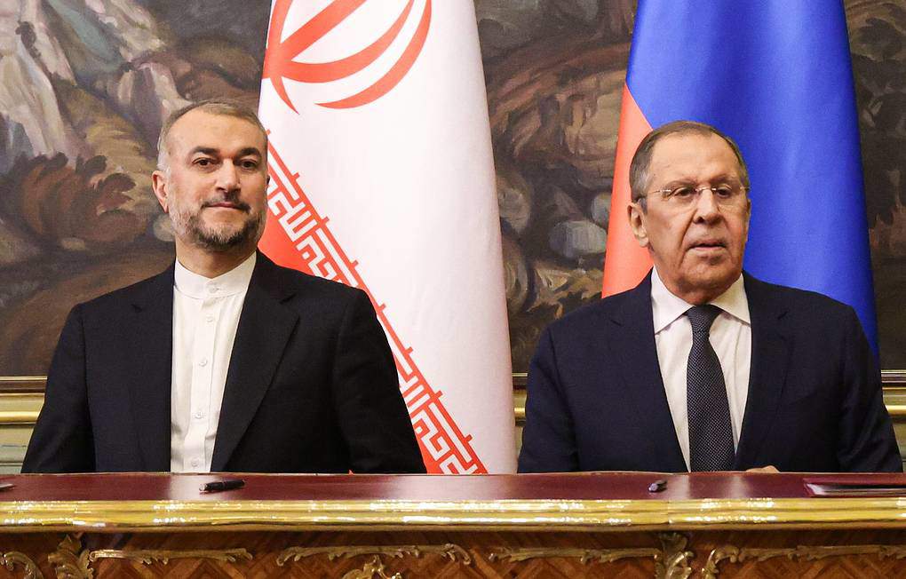 Ngoại trưởng Nga Sergey Lavrov (bên phải) gặp&nbsp;&nbsp;Ngoại trưởng Iran Hossein Amir Abdollahian tại Moscow vào ngày 5/12/2023.