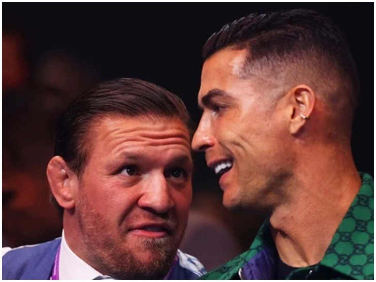 Nụ cười gượng của CR7 khi phản hồi với Conor McGregor.