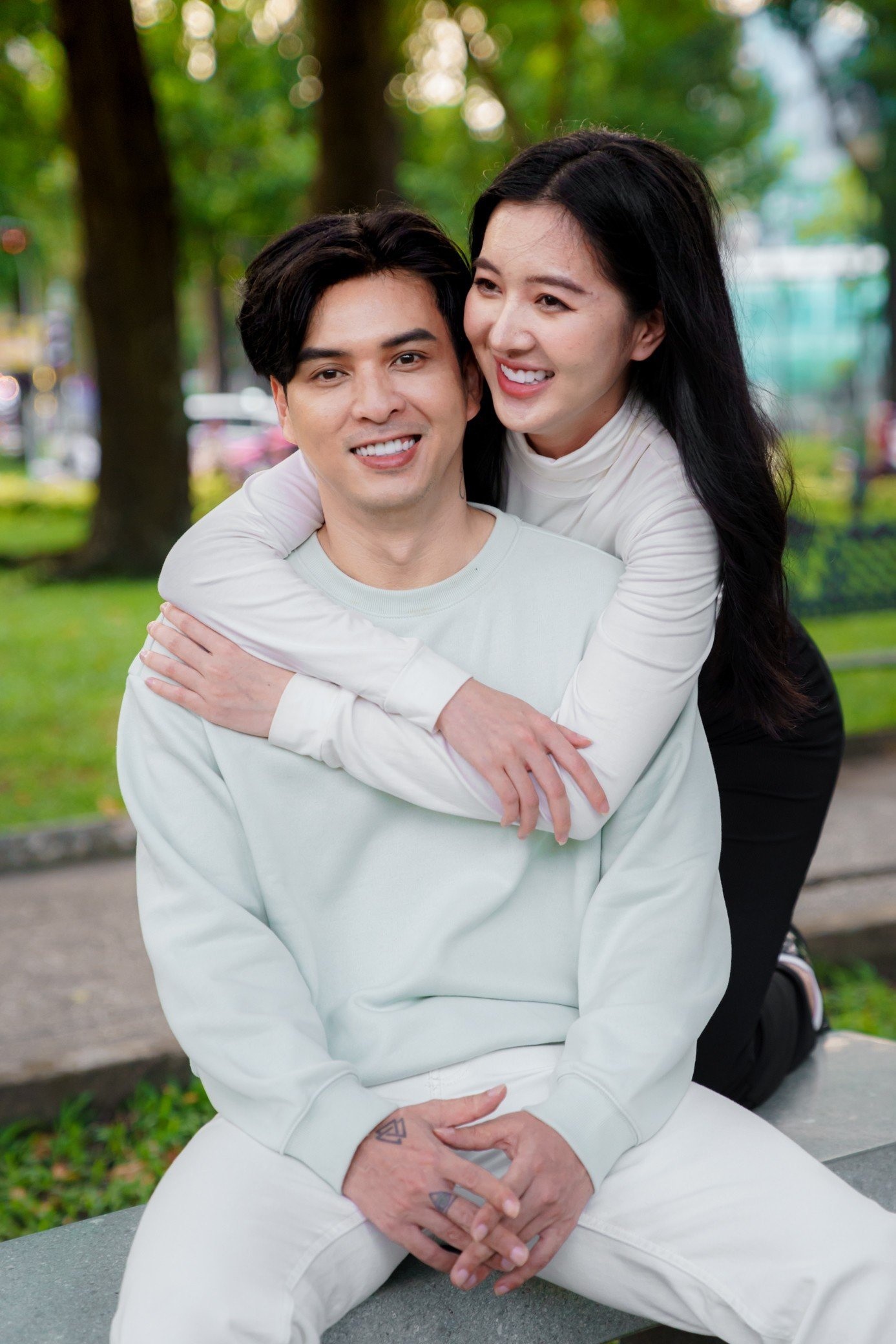 Hồ Quang Hiếu tăng 10kg sau khi kết hôn, đứng bên vợ trẻ kém 17 tuổi vẫn xứng đôi - 8