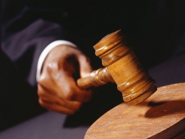 Bạn trẻ - Cuộc sống - Con gái kiện bố mẹ vì không cho tiền đi du học