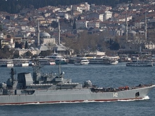 Thế giới - Tàu đổ bộ Nga trúng tên lửa Ukraine