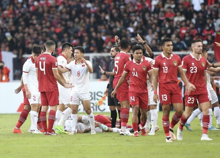 Đội tuyển Việt Nam và Indonesia thường có những cuộc chạm trán căng thẳng. Ảnh: ANH PHƯƠNG.