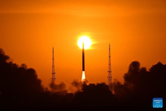 Tên lửa Khoái châu-1A đưa các vệ tinh khí tượng của Trung Quốc lên không gian ngày 25/12. (Ảnh: Xinhua)