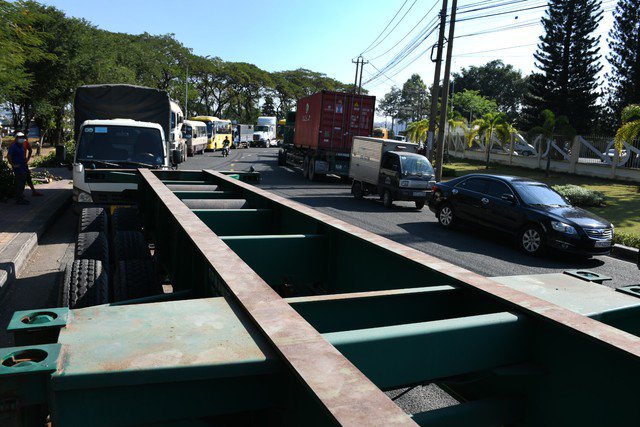 Tài xế mắc võng ngủ qua đêm chờ đăng kiểm ở Đồng Nai - 6