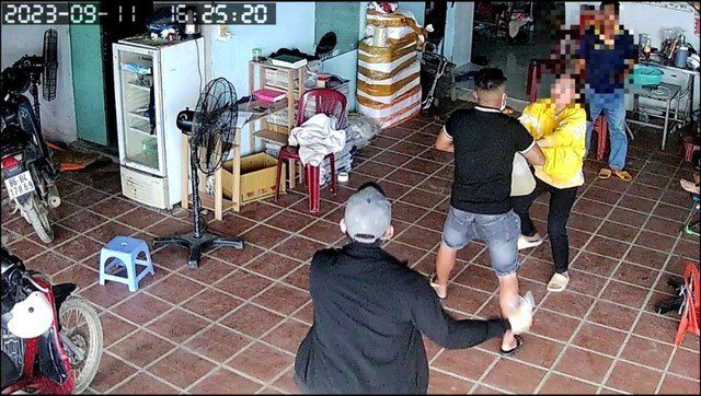 Thịnh và Nhật thời điểm mang can xăng đến đòi đốt nhà mẹ ruột