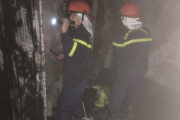 Vừa dùng vừa sạc điện thoại bằng sạc dự phòng, một thanh niên bỏng nặng