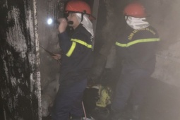 Tin tức trong ngày - Vừa dùng vừa sạc điện thoại bằng sạc dự phòng, một thanh niên bỏng nặng