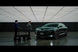 Tin tức ô tô - VinFast tung video quảng cáo VF 8 "xịn" như phim hành động