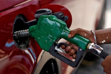 Giá xăng dầu hôm nay 27/12: Đồng loạt giảm trong kì nghỉ lễ