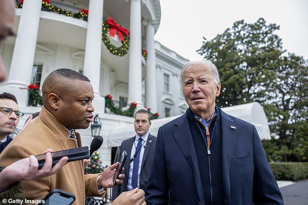 Tổng thống Mỹ Joe Biden trước khi rời Nhà Trắng tới nghỉ Giáng sinh ở Trại David vào ngày 23/12/2023.