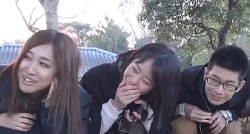 3 người con quyết định phải làm điều gì đó để giúp đỡ bố mẹ mình