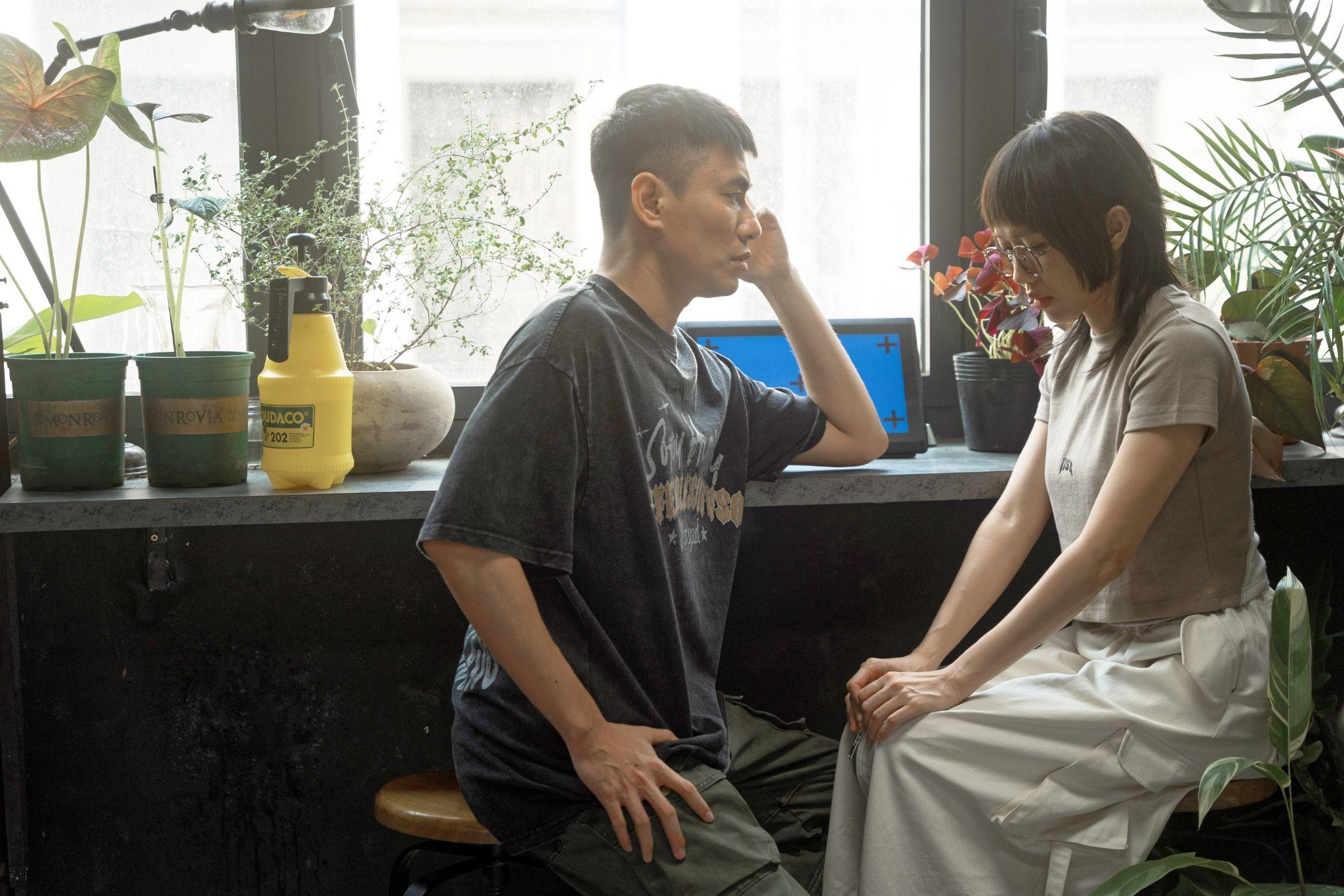 Kiều Minh Tuấn tái xuất màn ảnh rộng trong Trên Bàn Nhậu Dưới Bàn Mưu - 4