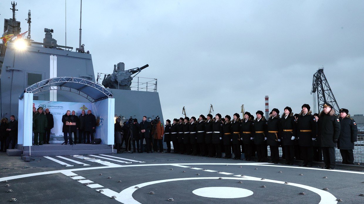 Ông Putin dự lễ biên chế khinh hạm tên lửa Đô đốc Golovko tại Nhà máy đóng tàu phương Bắc ở thành phố&nbsp;St. Petersburg.