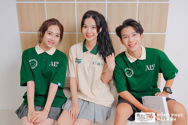 Theo đuổi phong cách thời trang học sinh thanh lịch với áo lớp có cổ  - 5