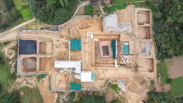 Hiện trường khai quật ngôi mộ cổ xa hoa ở TP Trùng Khánh - Trung Quốc - Ảnh: VIỆN NGHIÊN CỨU KHẢO CỔ VÀ DI TÍCH VĂN HÓA TRÙNG KHÁNH