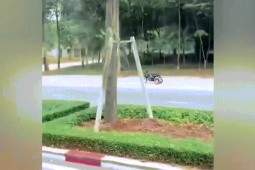 Video: Kinh ngạc xe máy không người lái vẫn lao vun vút như “ma làm”
