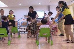 Giáo dục - du học - Mẹ Việt đăng đàn bức xúc vì nhắn tin nhờ cô giáo mầm non chăm con bị ốm, ai ngờ bị nói "Để bé ở nhà đi chị"